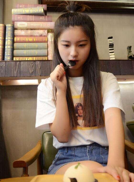 娱乐吃瓜酱小姐姐是谁啊,网络红人的魅力与影响力