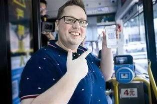 娱乐吃瓜酱上海老爷爷,揭秘都市老人的快乐生活